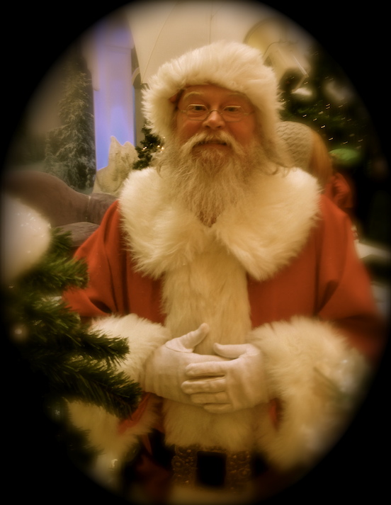 Santa Claus Richard Brunkow, The Mall at Short Hills, NJ<br>Santa has long lines- The Mall at Short Hills, N.J. 